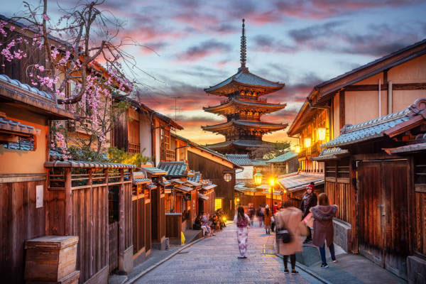 Explore Japan Travel Guide